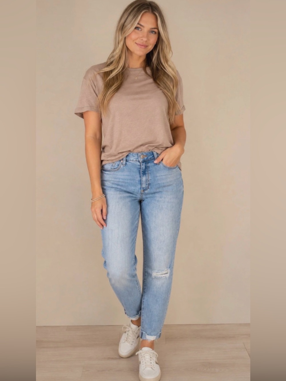 JustFab Light Wash Distressed Women’s Jeans - Stretch Slim Fit sz 30 NWT